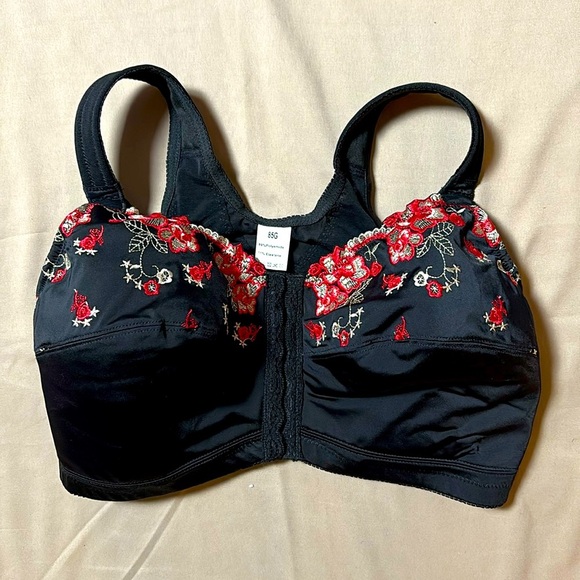 Other - BLACK & RED EMBROIDERY FLOWERS FRONT CLOSE POSTURE BRA SIZE 85G  WIRE-FREE